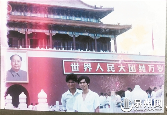 到北京天安门广场时的留影