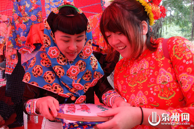 惠安传统手绣吸引台湾学子 惠安传统手绣吸引台湾学子