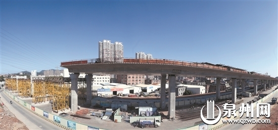 城东至北峰快速通道城东段施工现场 （张九强 摄）