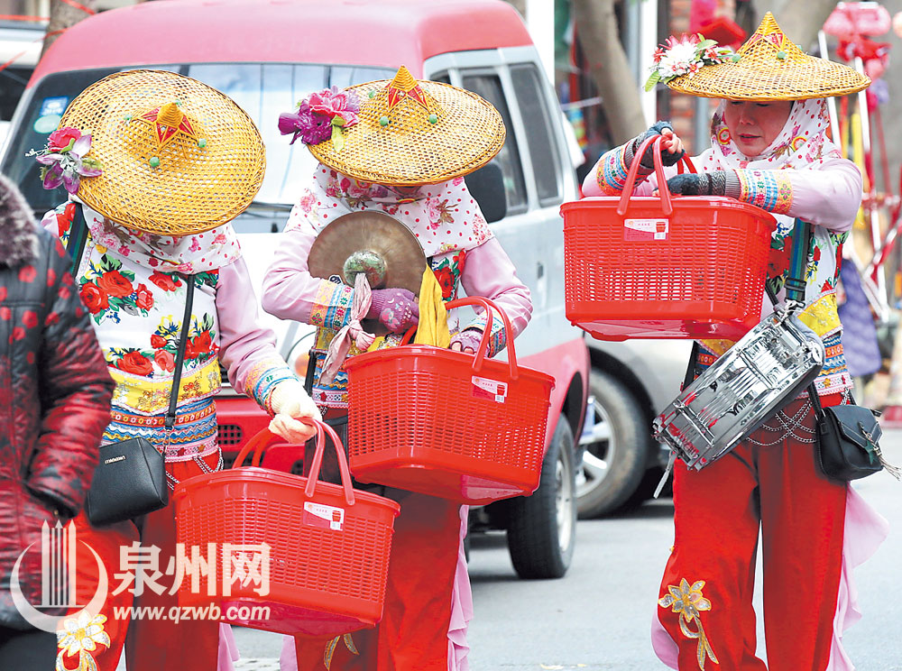 结伴备年货