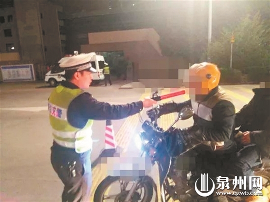 交警夜查酒驾
