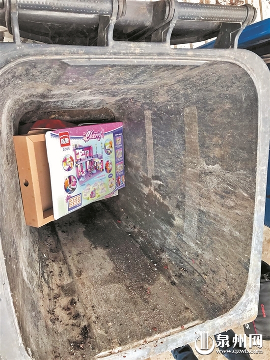 可回收垃圾被随意投放到其他垃圾桶 