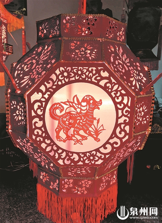 灯中犬的图案，便是用阳刻技艺刻出的
