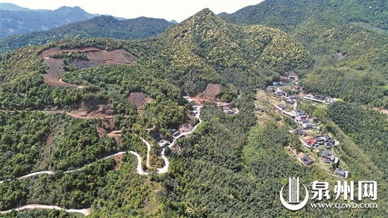 很少有人敢开车走这条5.8公里的土路 