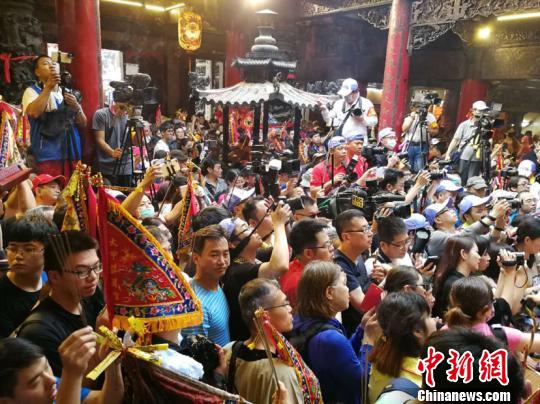 台湾大甲妈祖绕境盛况。(林群华摄) 林群华 摄