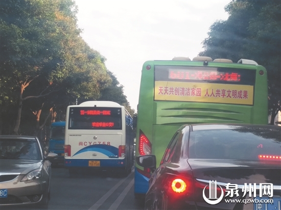 5月1日17时,泉州市区新华北路西湖公园路段北往南方向,公交车逆行。 5月1日17时,泉州市区新华北路西湖公园路段北往南方向,公交车逆行。