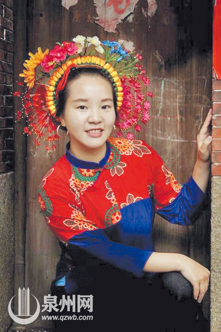 黄丽泳是舞蹈队领队人