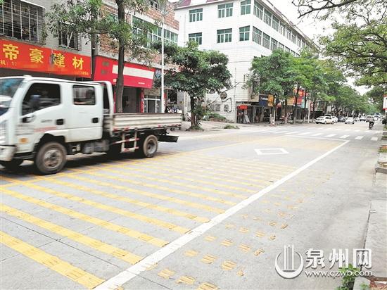 路面振荡标线多 路面振荡标线多