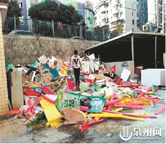 丰泽区东海湾生活-亲子广场垃圾堆积