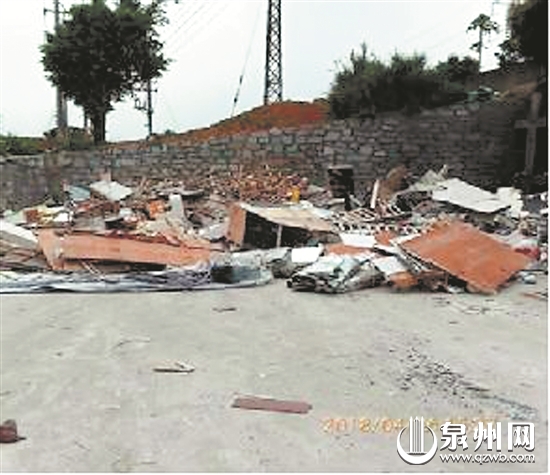 洛江区红星美凯龙广场垃圾堆积严重