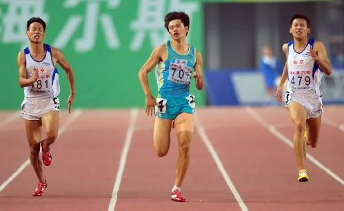 9秒97！请记住，他的名字叫谢震业！