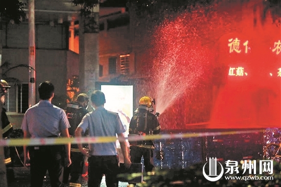  燃气抢修车出动 