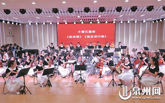 首届管弦乐班的同学们为大家展示一场别开生面的视听盛宴 首届管弦乐班的同学们为大家展示一场别开生面的视听盛宴