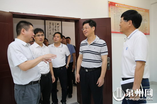 市委书记、市长康涛在泉港区前黄镇凤阳村调研基层党建工作