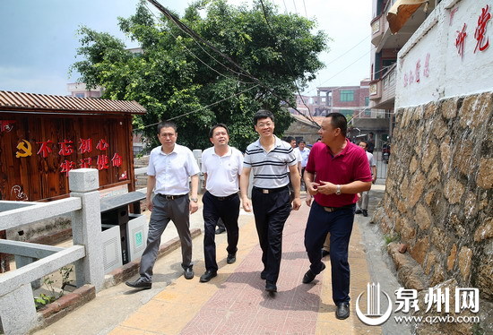 市委书记、市长康涛在泉港区南埔镇的惠屿岛调研海洋渔业经济发展以及海岛生态修复情况