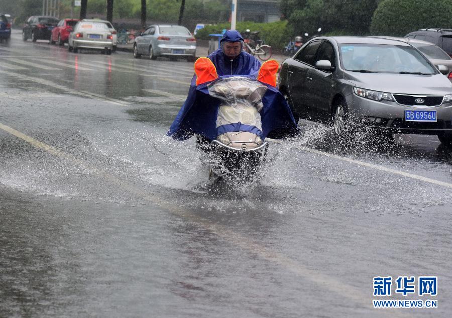 暴雨中,这些感人的瞬间刷爆朋友圈 暴雨中,这些感人的瞬间刷爆朋友圈