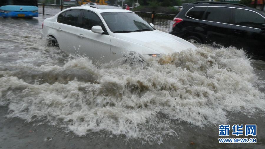 暴雨中,这些感人的瞬间刷爆朋友圈 暴雨中,这些感人的瞬间刷爆朋友圈