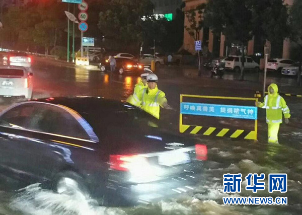 暴雨中,这些感人的瞬间刷爆朋友圈 暴雨中,这些感人的瞬间刷爆朋友圈