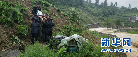暴雨中,这些感人的瞬间刷爆朋友圈 暴雨中,这些感人的瞬间刷爆朋友圈