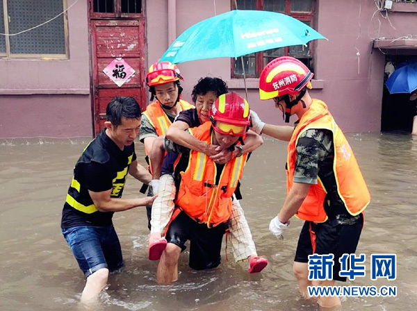 暴雨中,这些感人的瞬间刷爆朋友圈 暴雨中,这些感人的瞬间刷爆朋友圈