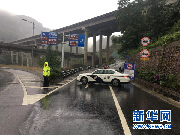 暴雨中,这些感人的瞬间刷爆朋友圈 暴雨中,这些感人的瞬间刷爆朋友圈