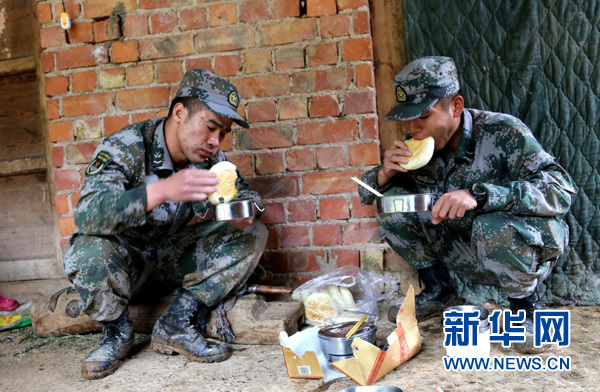 暴雨中,这些感人的瞬间刷爆朋友圈 暴雨中,这些感人的瞬间刷爆朋友圈