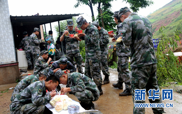暴雨中,这些感人的瞬间刷爆朋友圈 暴雨中,这些感人的瞬间刷爆朋友圈