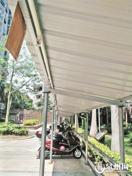 充电车棚还加装了智能喷淋装置 充电车棚还加装了智能喷淋装置