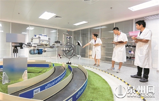 361°研创中心党员发挥先锋模范作用，攻克技术难关，辐射带动周边中小企业发展。 