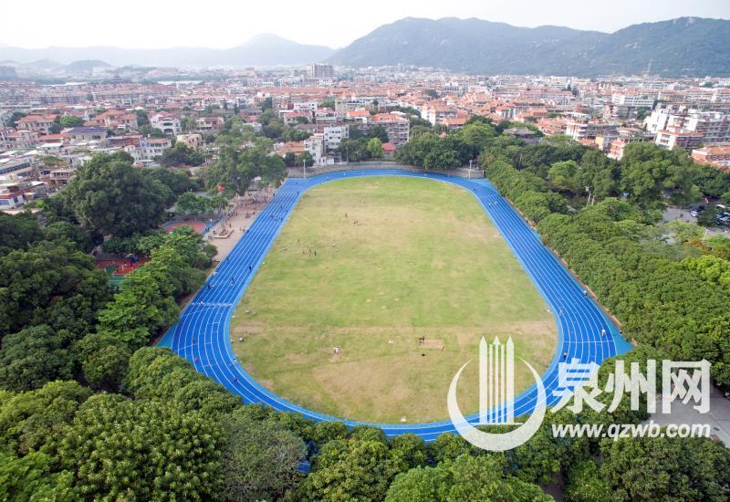中山公园塑胶跑道改造通过验收 蓝跑道约起来