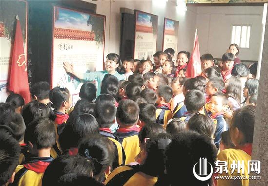 小学生参观王国明事迹馆 小学生参观王国明事迹馆