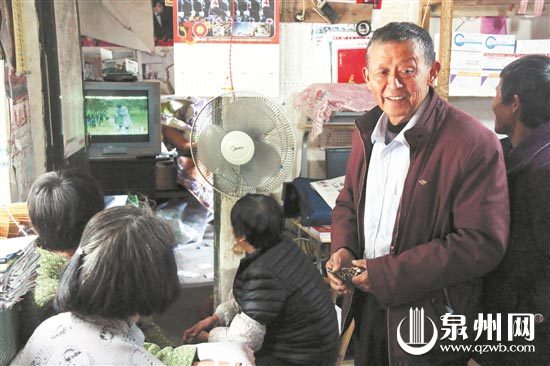 陈英强经常上门看望留守老人 陈英强经常上门看望留守老人