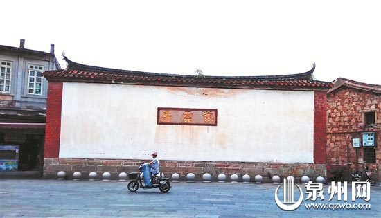 开元寺前有座“紫云屏”照墙