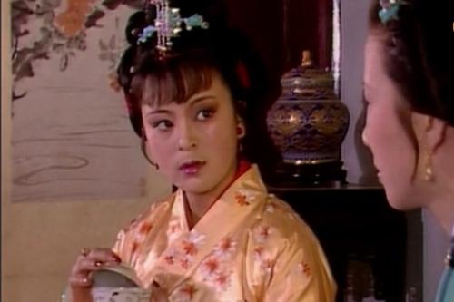 探春协助李纨处理荣国府一些事务。图片来源:87版电视剧《红楼梦》截图 探春协助李纨处理荣国府一些事务。图片来源:87版电视剧《红楼梦》截图