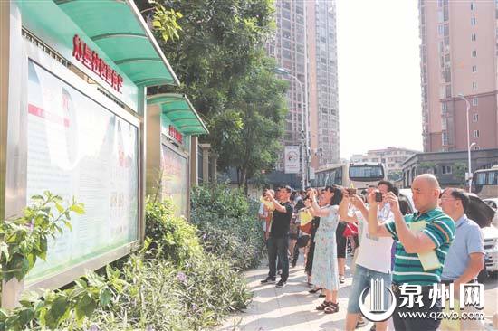 上百人参观移风易俗典型社区
