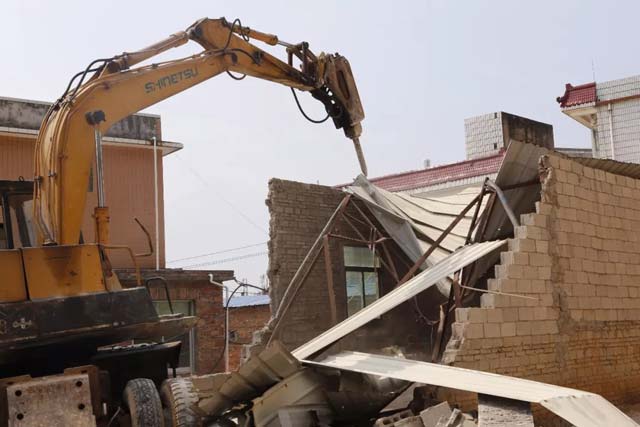 坚决拆!6宗共3020平方“两违”被强制拆除,丰泽启动3个月“铁腕治违” 坚决拆!6宗共3020平方“两违”被强制拆除,丰泽启动3个月“铁腕治违”