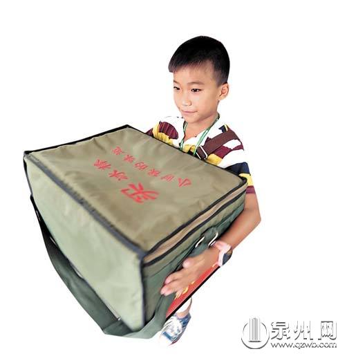 卖冰棍对小智来说是个特别的暑期体验