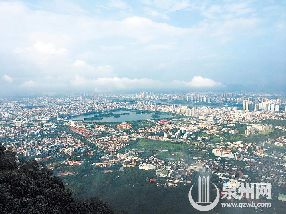 站在南台岩上俯瞰泉州美景
