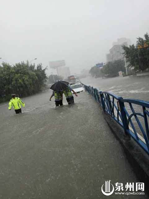 [滚动]雨下个不停 泉州多路段积水 车辆请减速慢行
