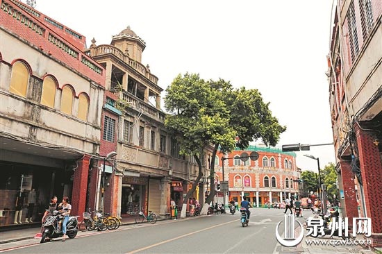 中山路两侧的建筑风格体现了泉州多种文化融合的特色（陈晓东 摄）