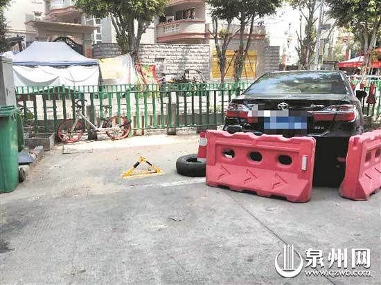 在云谷内沟河旁,有人私设地锁占用停车位。 在云谷内沟河旁,有人私设地锁占用停车位。