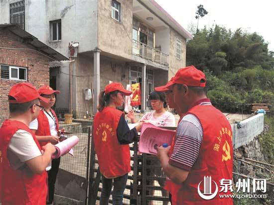 进村入户宣传 推进扫黑除恶