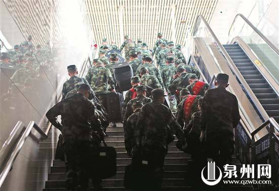 为家人擦干眼泪