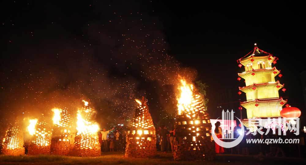 “白塔点灯”“烧塔仔”晋江安海各种传统民俗齐上演 “白塔点灯”“烧塔仔”晋江安海各种传统民俗齐上演