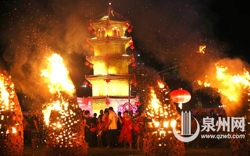 “白塔点灯”“烧塔仔”晋江安海各种传统民俗齐上演 “白塔点灯”“烧塔仔”晋江安海各种传统民俗齐上演