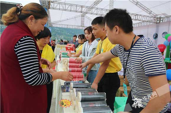 重庄云阳县第四届9·28电商节狂欢开幕 十万农特产抢购正酣