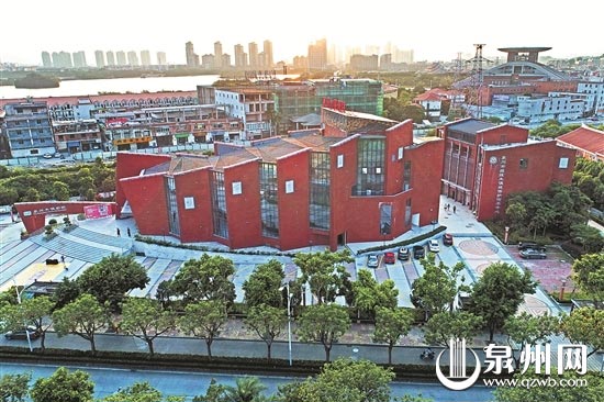 位于市区西湖畔的泉州木偶剧院 （陈起拓 摄）