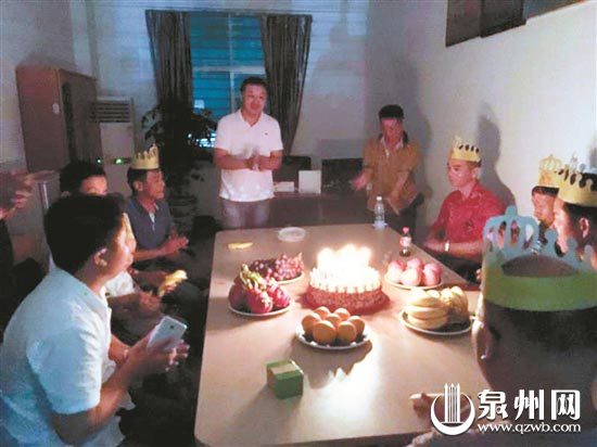 “寿星”互相祝福 “寿星”互相祝福