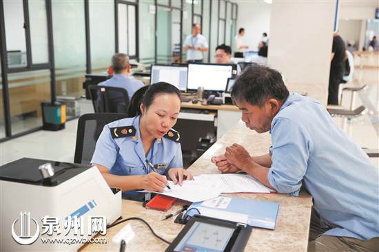 新行政服务中心：群众点赞新环境 交通服务待完善