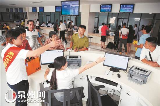新行政服务中心：群众点赞新环境 交通服务待完善